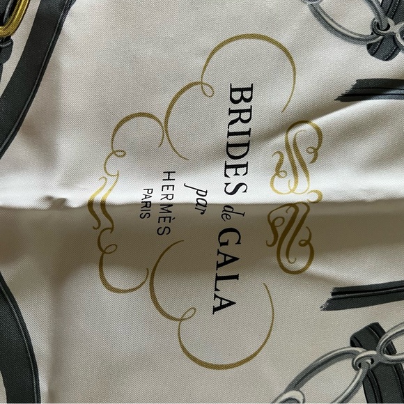 Authentic HERMES Carre 90 Scarf "BRIDES de GALA par" Silk Red - Picture 8 of 8